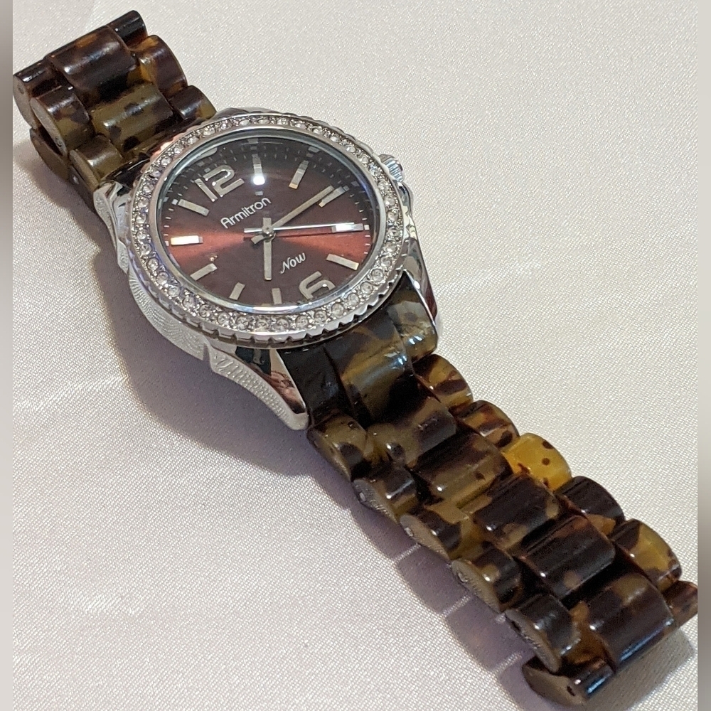 Armitron Now Women's Quartz Watch Crystal Bezel New Battery 75/3935SV WR 100ft - Picture 3 of 9